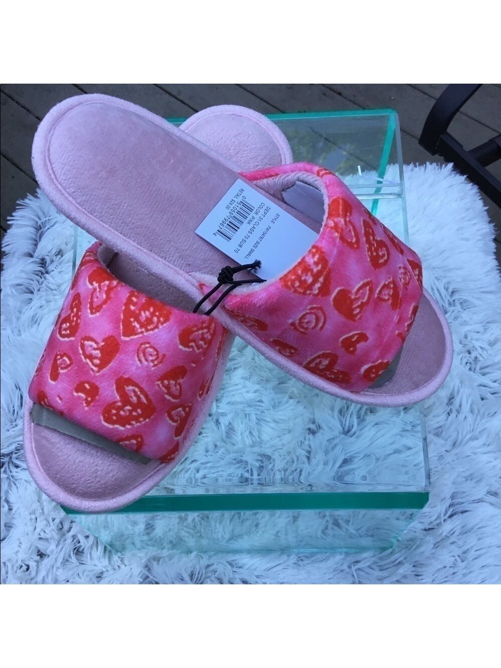 Love this life woman’s slipper size small
